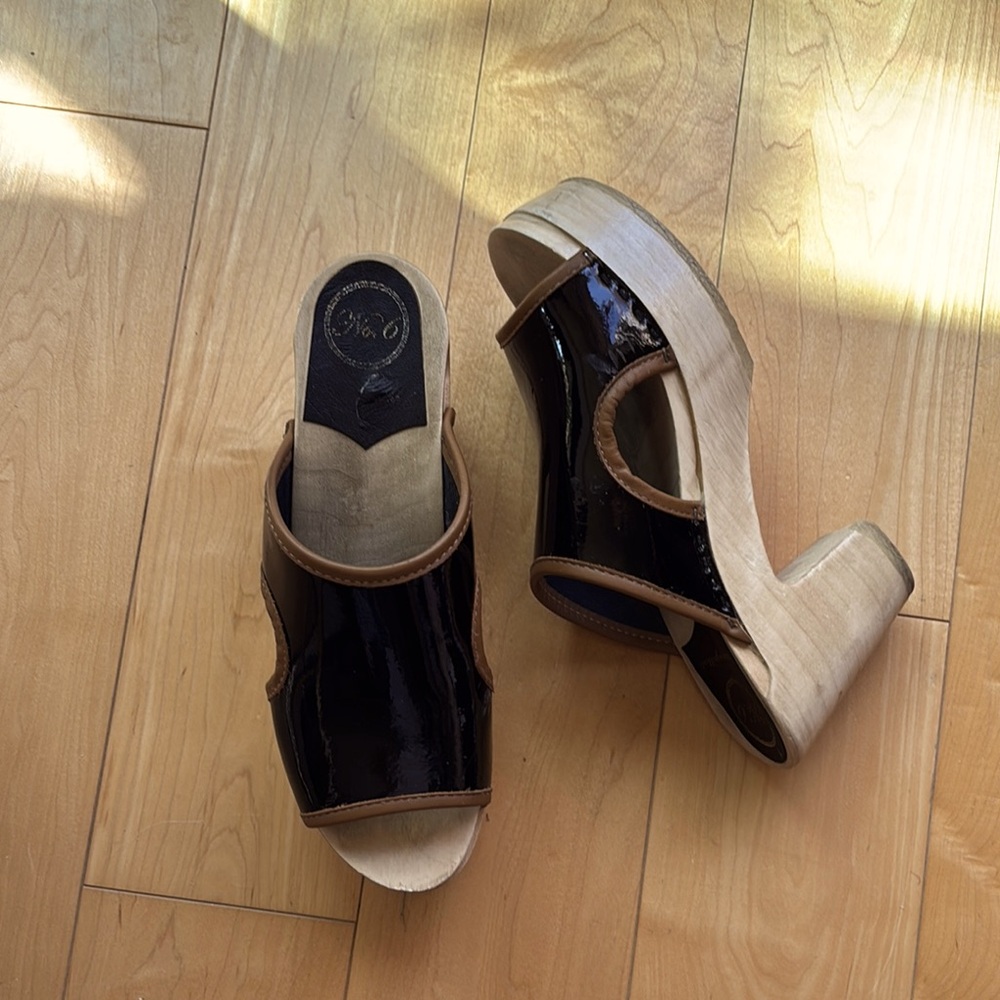 No 6 Black  patent leather clogs good pre owned shape